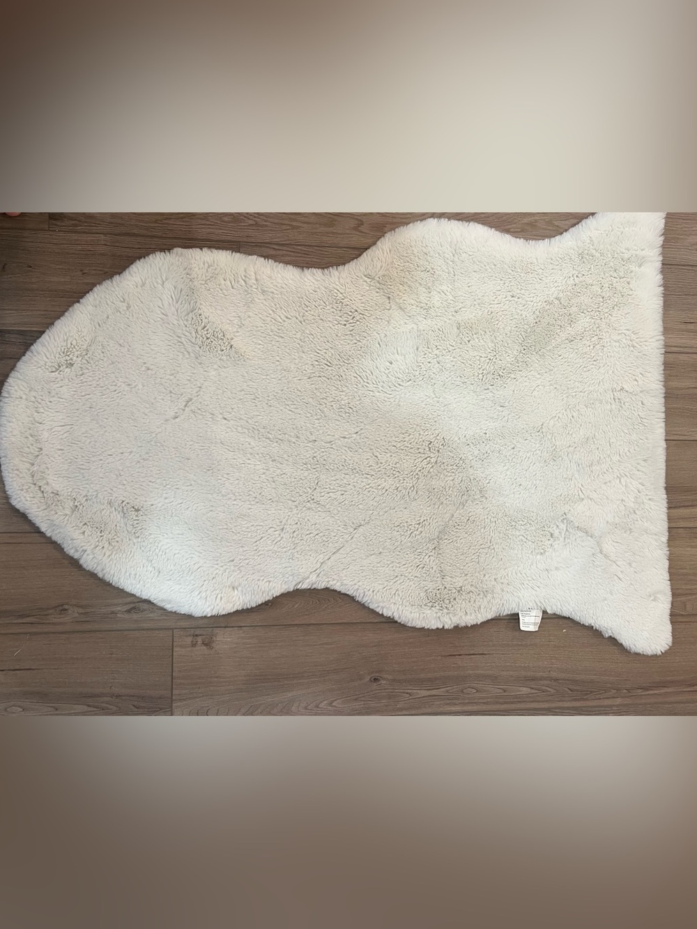 Silhouette Home White Faux Sheepskin Rug Soft Plush Faux Fur Accent Rug 100% Pol